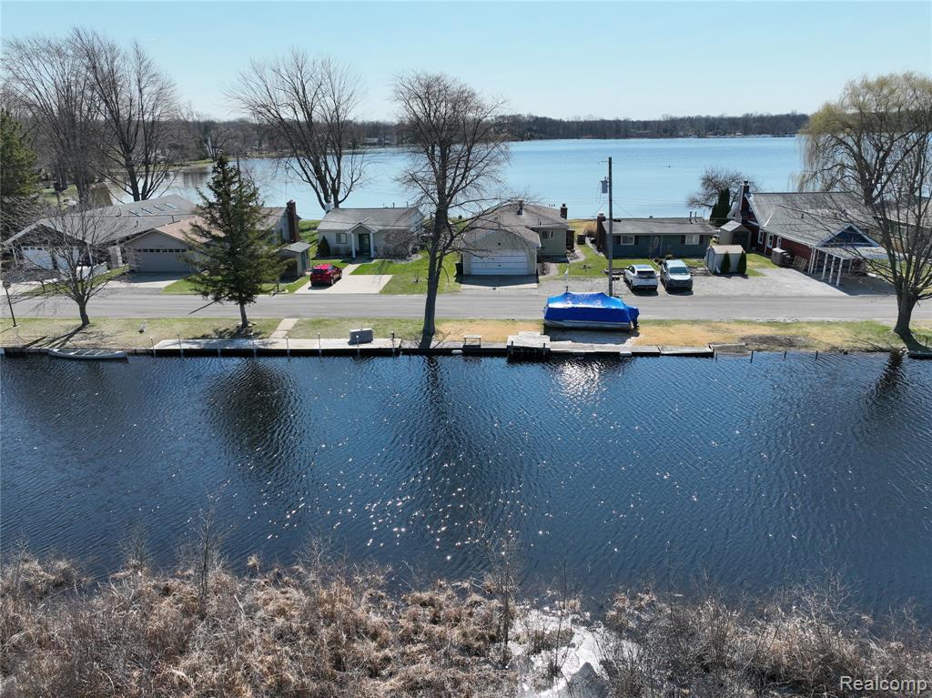 9560 Bluewater Drive, Pinckney, MI 48169 — Photo 24