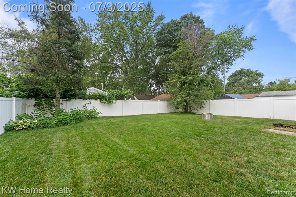 5575 Berkley Drive, Waterford, MI 48327 — Photo 26