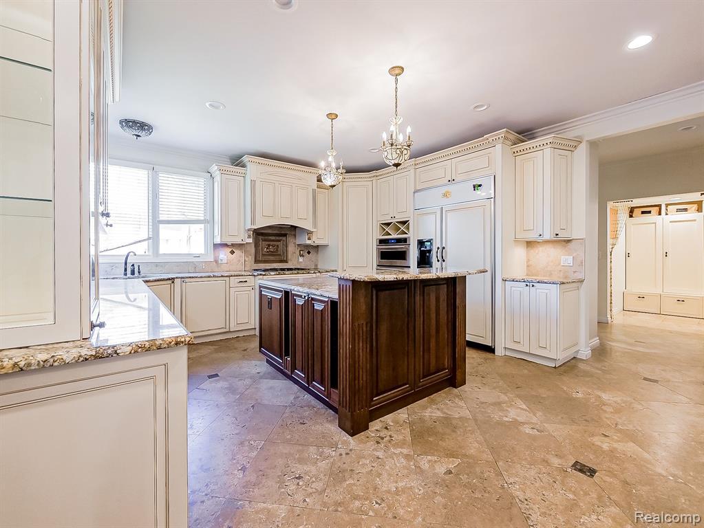 5570 HAMPSHIRE Drive, West Bloomfield, MI — Photo 21