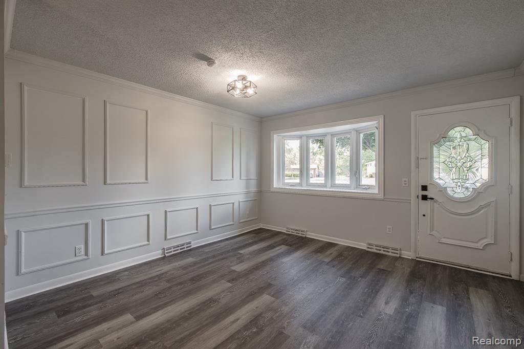 5357 Farm Road, Waterford, MI 48327 — Photo 5