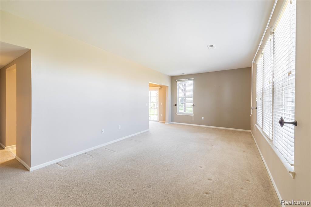 26624 Kirkway Circle, Woodhaven, MI 48183 — Photo 6