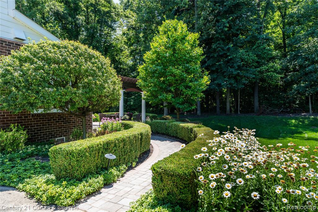 50693 Chesapeake Drive, Novi, MI — Photo 19