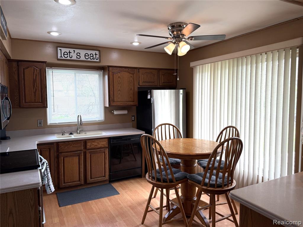 27860 Park Court, Madison Heights, MI 48071 — Photo 8
