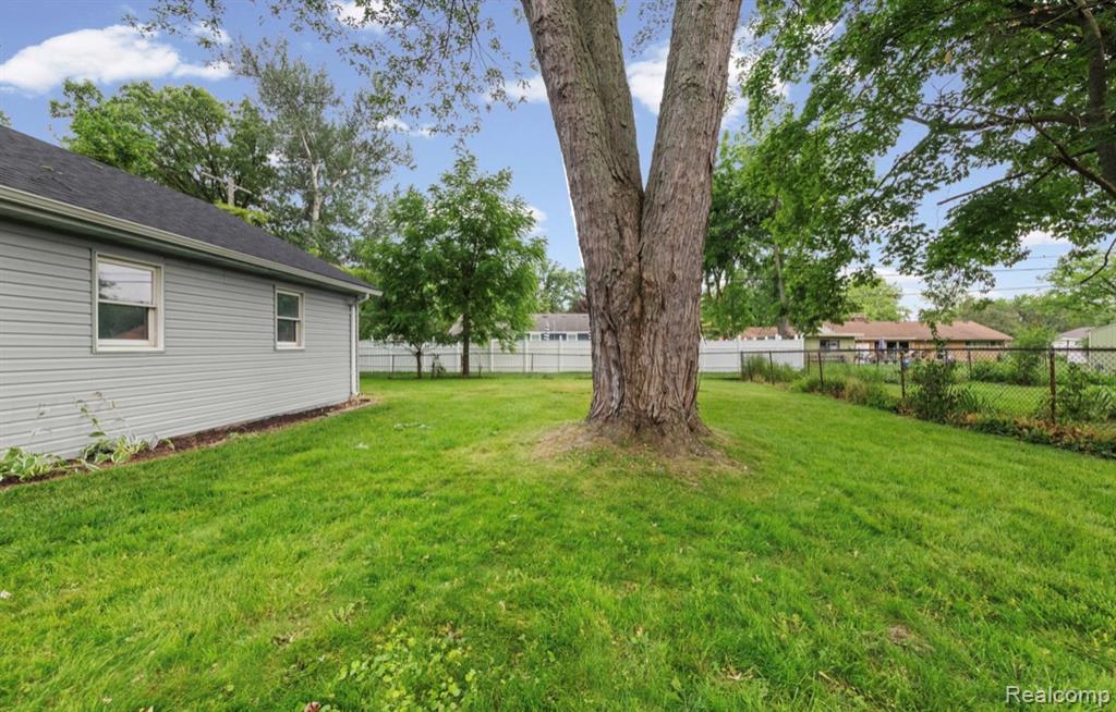 9235 Whitall Lane, Grosse Ile, MI 48138 — Photo 23