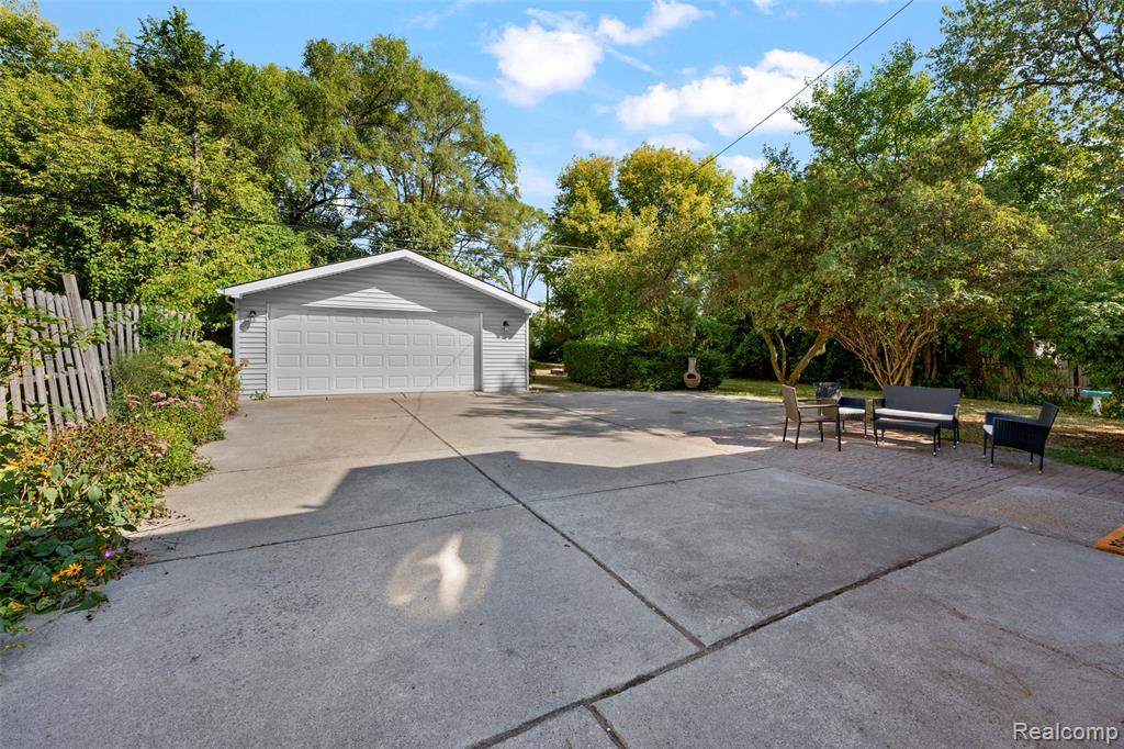 1629 E Elza Avenue, Hazel Park, MI 48030 — Photo 37