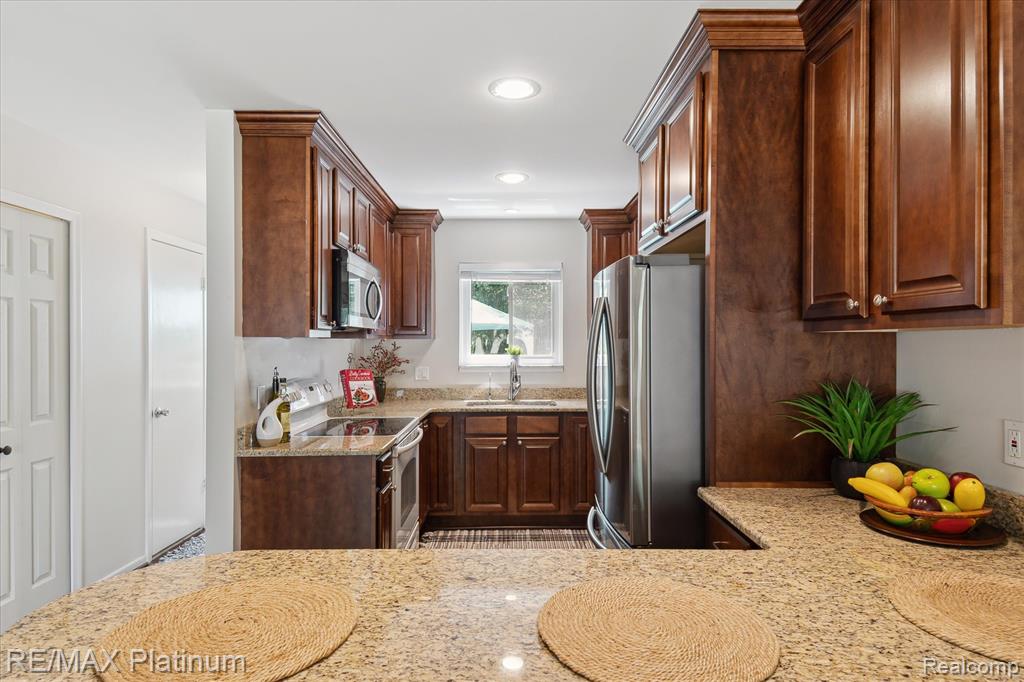 5959 Alan Drive, 53, Brighton, MI 48116 — Photo 8