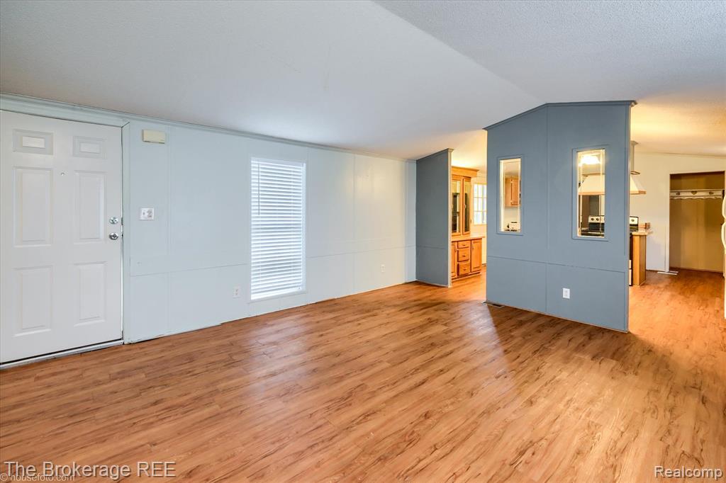 17101 Kropf Avenue, Davisburg, MI 48350 — Photo 10