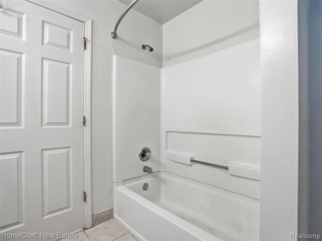 43806 CHERRY GROVE Court E, Canton, MI 48188 — Photo 13
