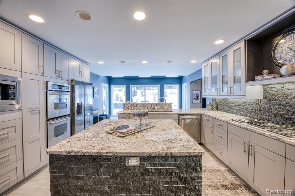 5292 Pond Bluff Drive, West Bloomfield, MI 48323 — Photo 33