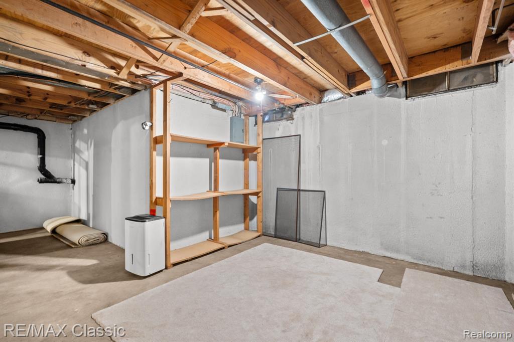 23127 Farmington Road, Farmington, MI 48336 — Photo 47