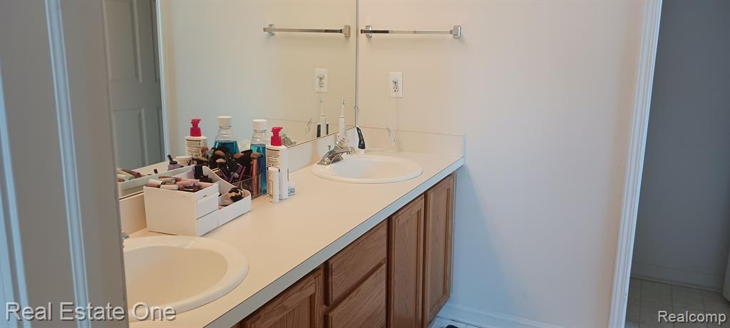 1495 FOX POINTE Circle, Ann Arbor, MI 48108 — Photo 16