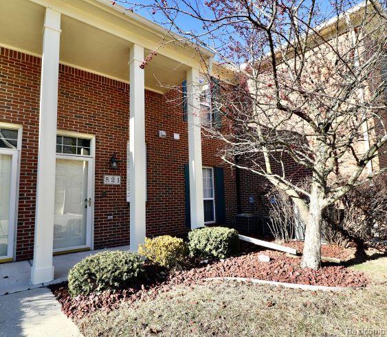 521 MULBERRY Street, Wyandotte, MI 48192 — Photo 2