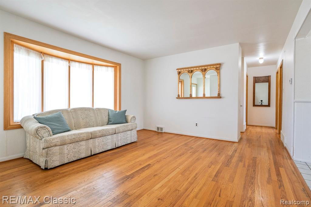 7349 IROQUOIS Street, Westland, MI — Photo 4