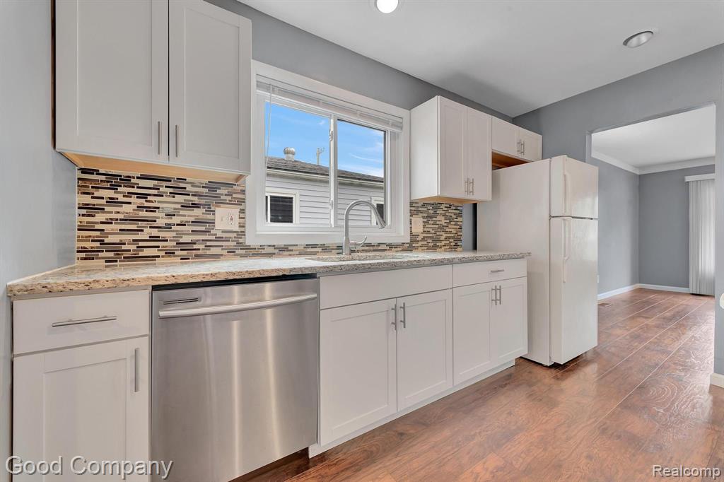 46 W MAPLEDALE Avenue, Hazel Park, MI 48030 — Photo 7
