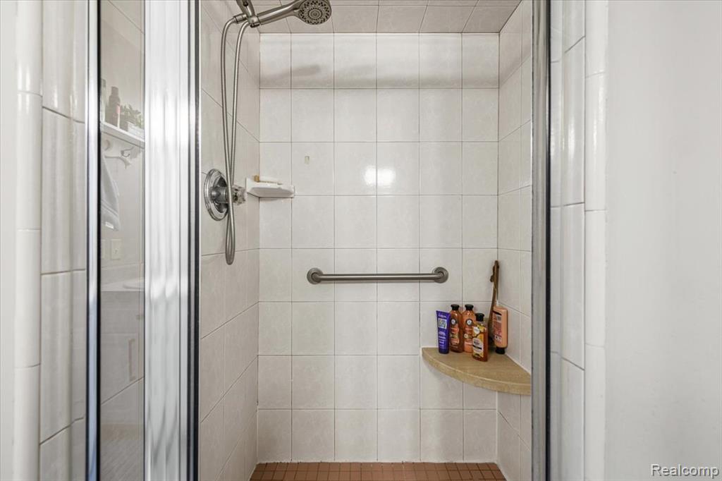 4462 Glenoaks Court, Warren, MI 48092 — Photo 18