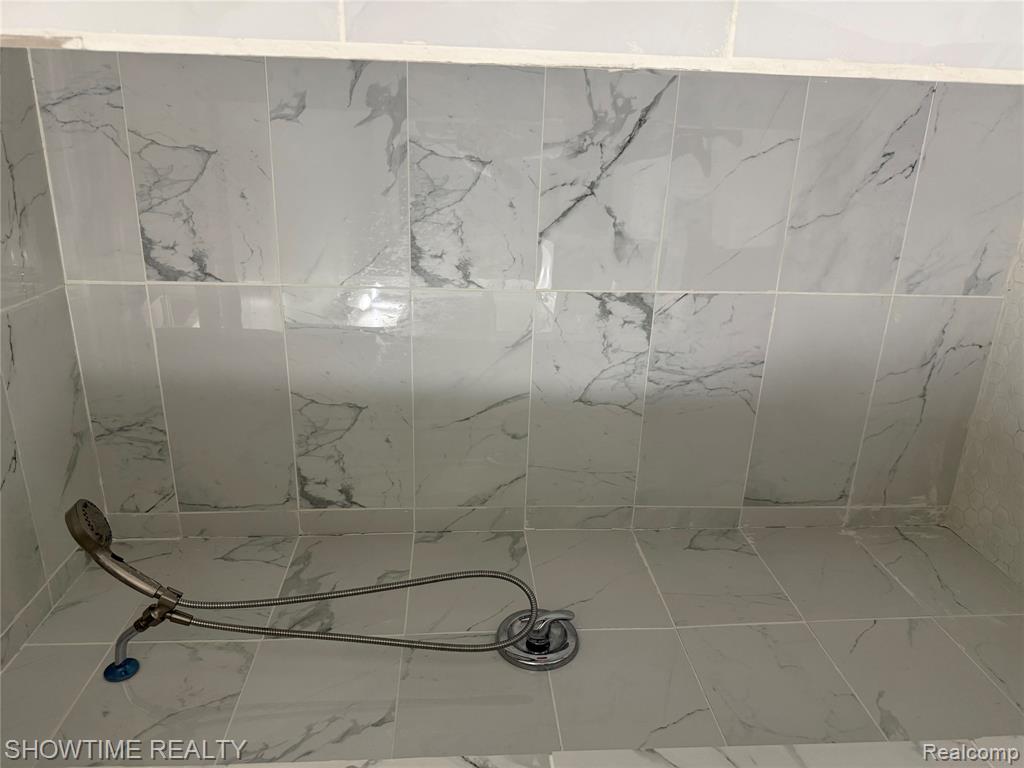 21523 Mackenzie Drive, Macomb, MI 48044 — Photo 34