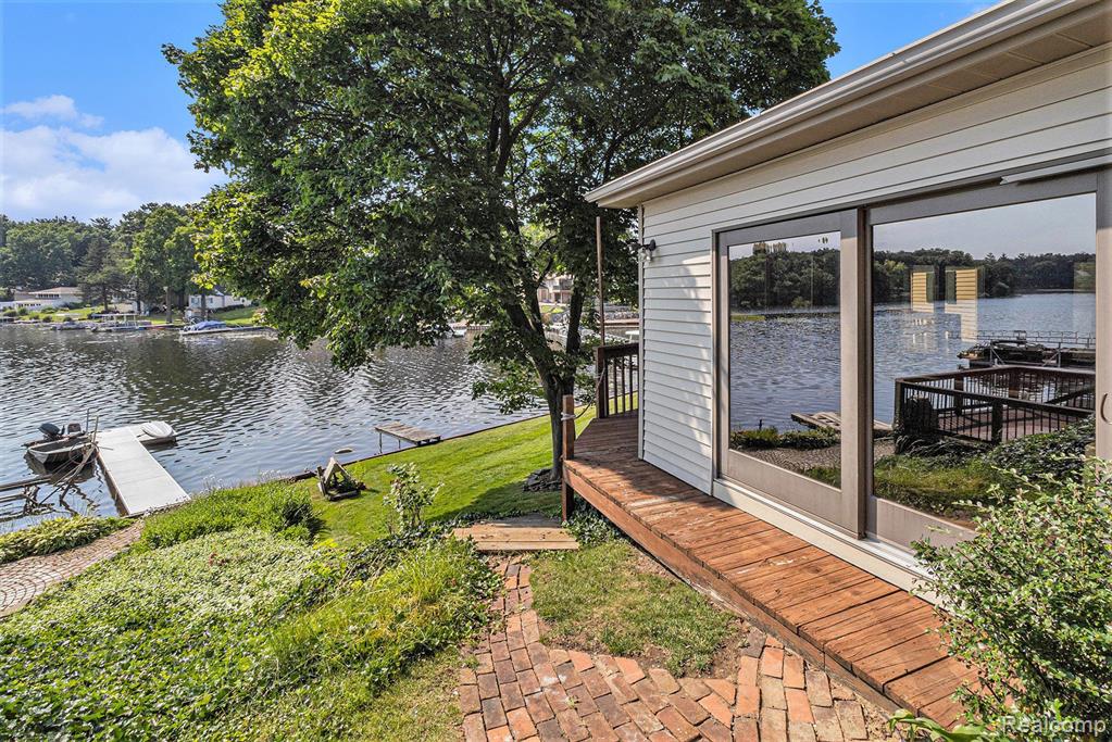 926 BRIGHTON LAKE Road, Brighton, MI 48116 — Photo 24