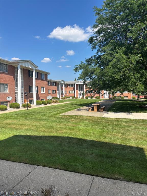 8171 Denwood Drive, K-3, Sterling Heights, MI 48312