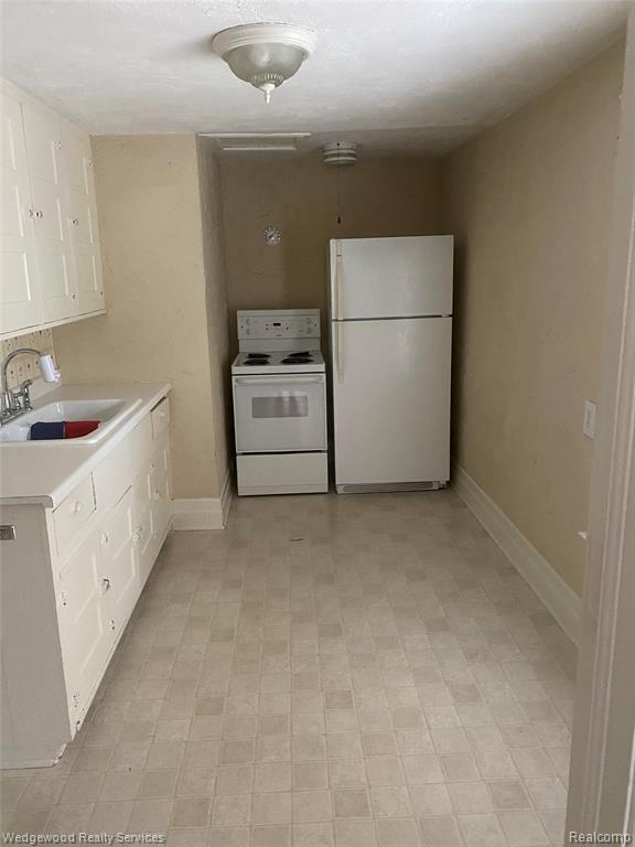 917 N MADISON Street, Lapeer, MI 48446 — Photo 4
