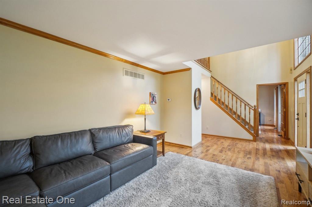 11175 SAND CRANE Way, South Lyon, MI 48178 — Photo 5