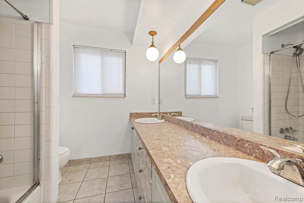 4681 Dickson Drive, Sterling Heights, MI 48310 — Photo 9