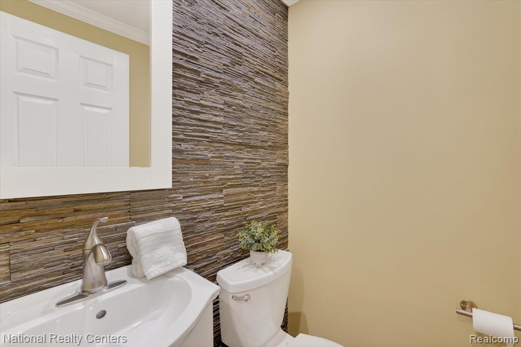 1280 Glen Court, Highland, MI — Photo 24