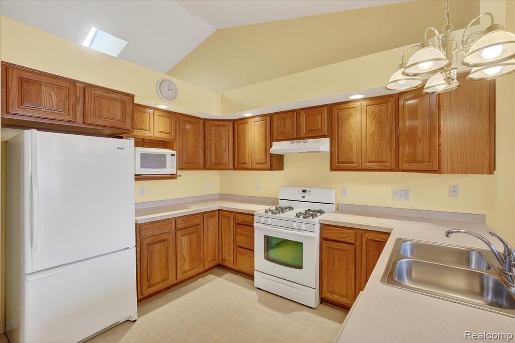 174 Addison Circle, 19, Fowlerville, MI 48836 — Photo 8