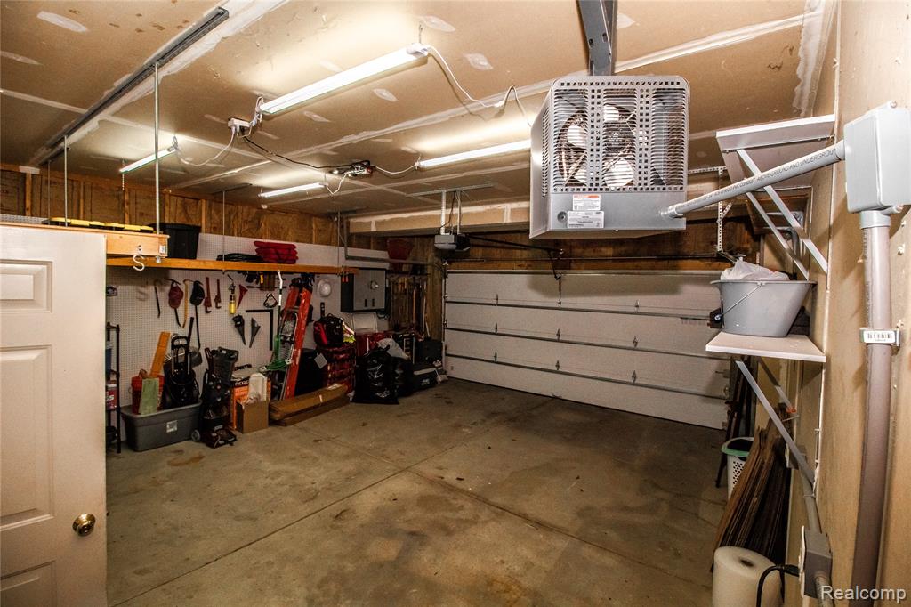 8314 Mill Pointe Court, Goodrich Vlg, MI — Photo 45