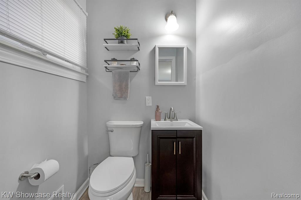 8634 GOLFSIDE Drive, Commerce Twp, MI 48382 — Photo 23