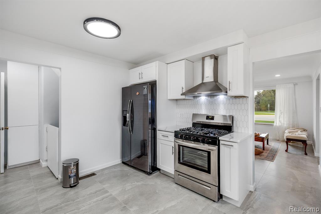 8527 METROPOLITAN Parkway, Sterling Heights, MI 48312 — Photo 10