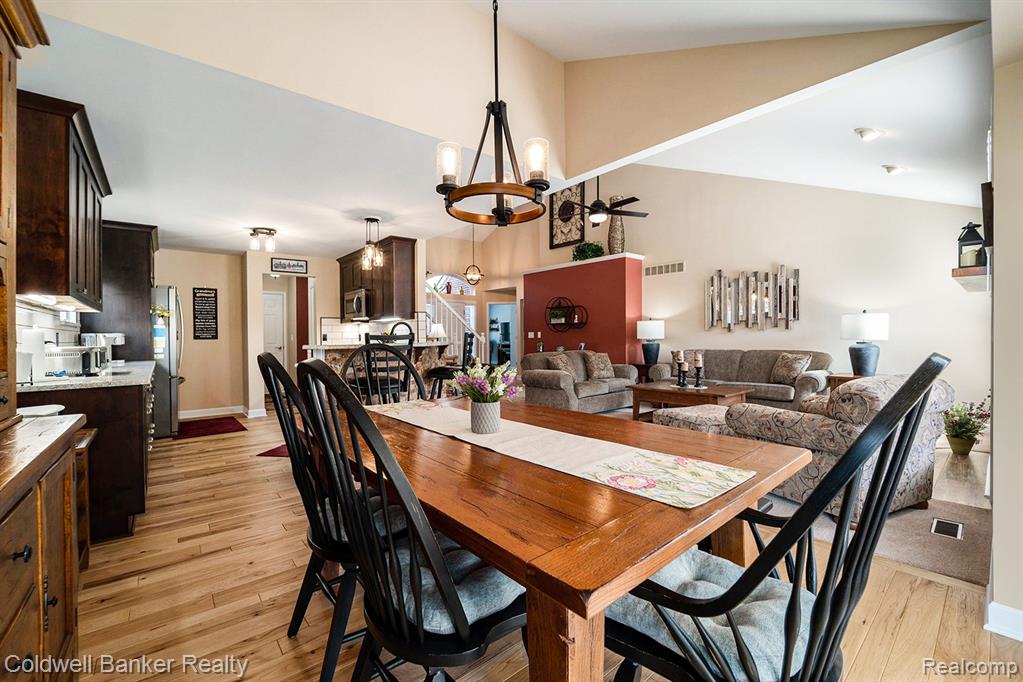 1360 Gloucester Court, Commerce Twp, MI 48390 — Photo 6