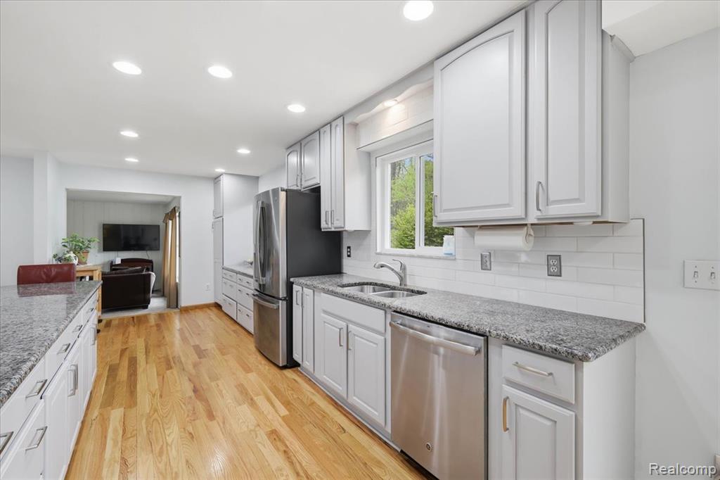 5105 Mohawk Avenue, Clarkston, MI 48348 — Photo 14