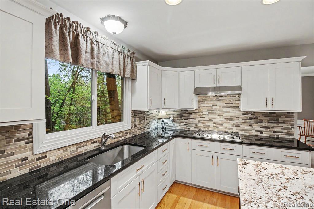 8189 High Point Trail, White Lake, MI — Photo 10