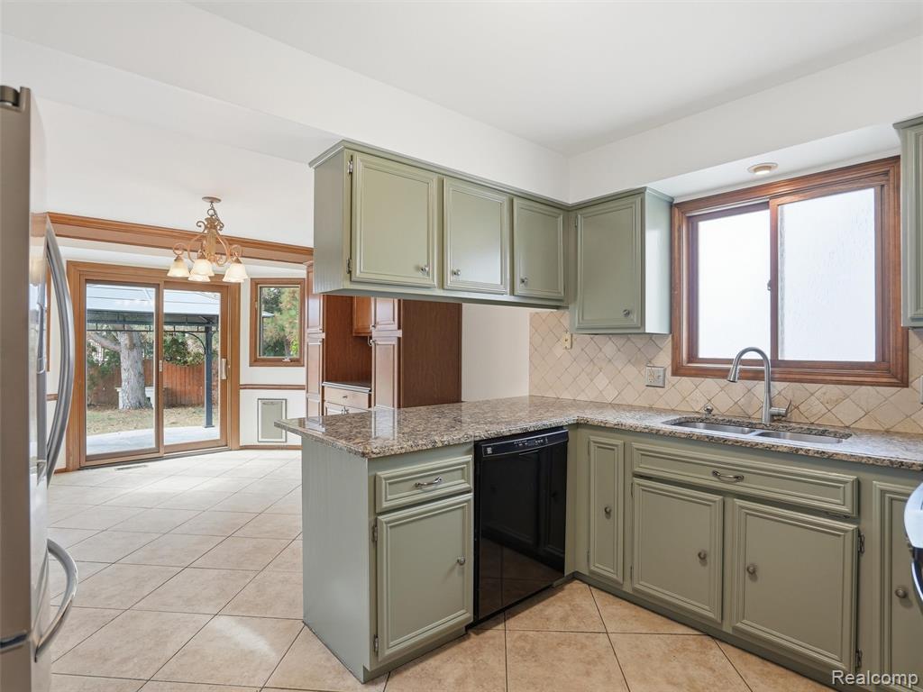 46689 Barbara Drive, Macomb, MI 48044 — Photo 16
