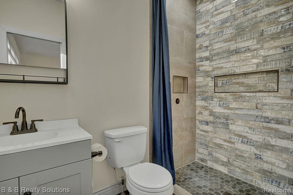5493 King Road, China, MI — Photo 22