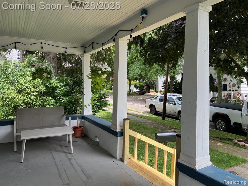617 N Madison Street, Lapeer, MI 48446 — Photo 6