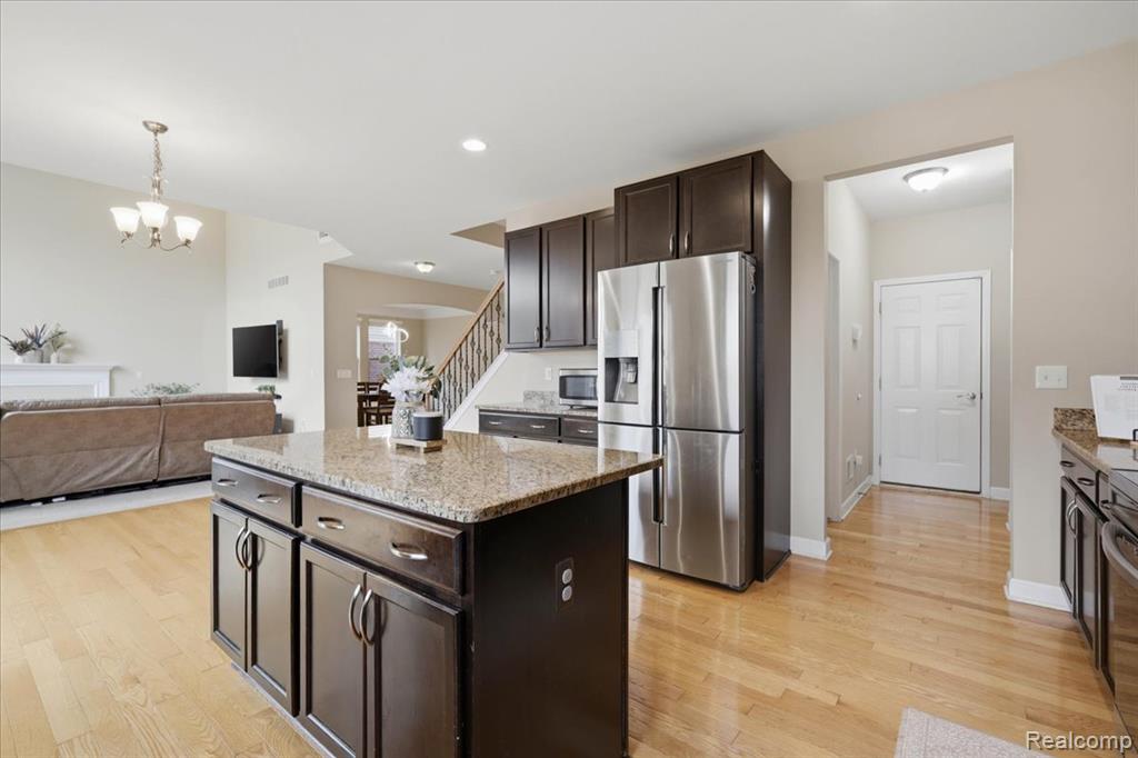 1114 Wales Drive, Lake Orion, MI — Photo 15