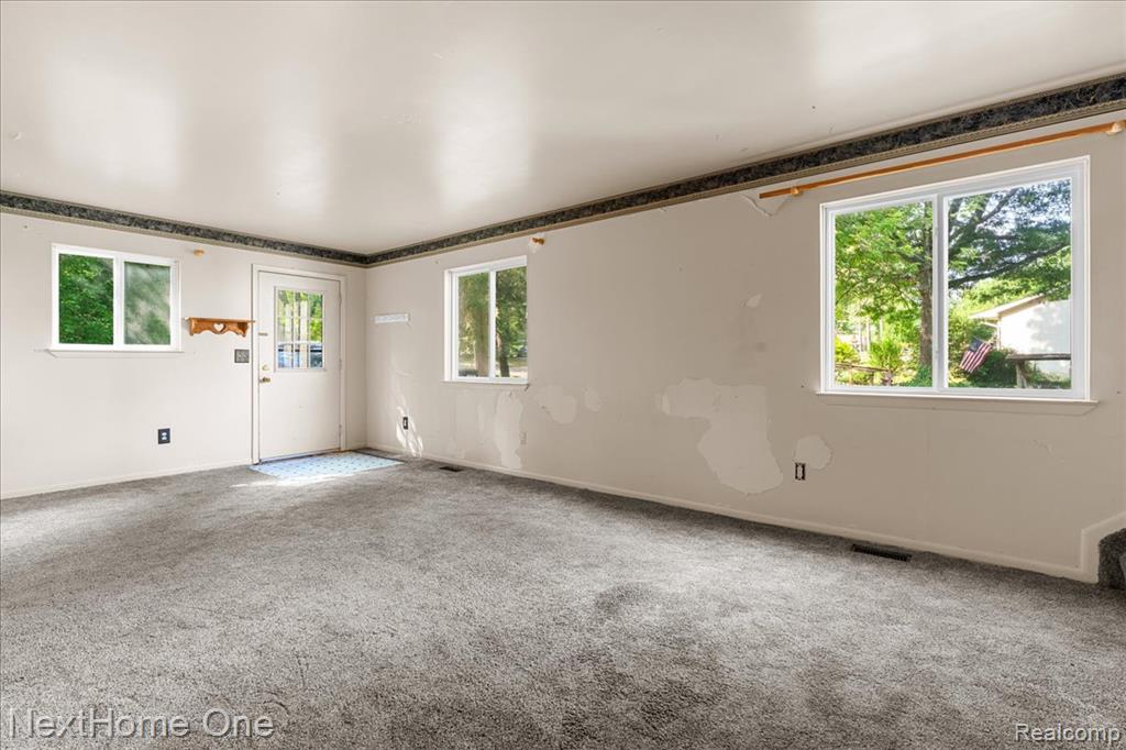 7469 LONGWORTH Drive, Brighton, MI 48116 — Photo 5