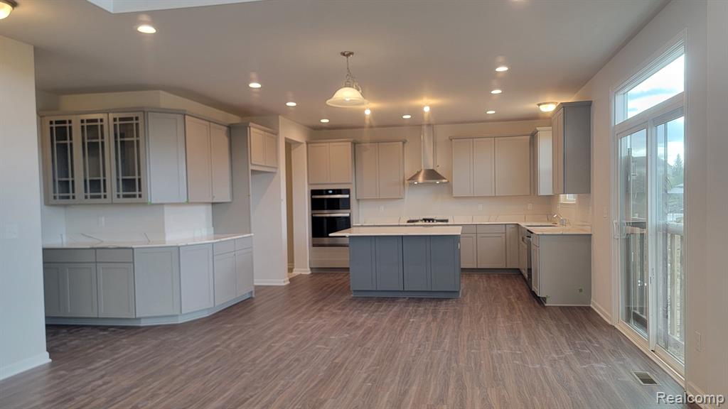 58267 INTERNATIONAL Drive, South Lyon, MI 48178 — Photo 2