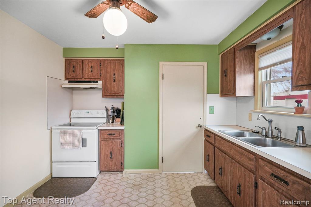 7545 CRISSMAN Street, Utica, MI 48317 — Photo 10