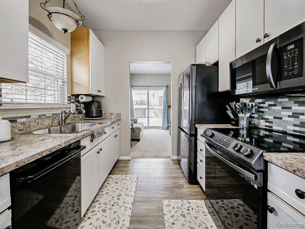 41399 Belden Circle, Novi, MI 48377 — Photo 5