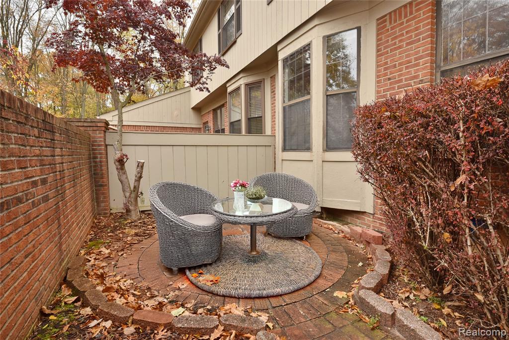 7296 Green Farm Road, West Bloomfield, MI — Photo 25