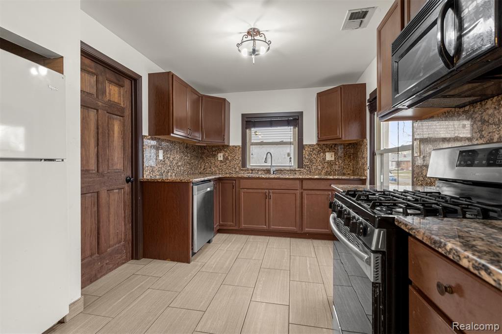 5939 Robindale Avenue, Dearborn Heights, MI 48127 — Photo 9