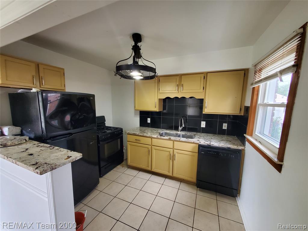 6985 N VERNON Street, Dearborn Heights, MI 48127 — Photo 5
