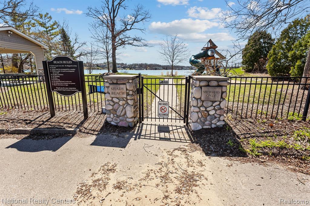 3706 Lakeview Boulevard, Orchard Lake Village, MI 48324 — Photo 52