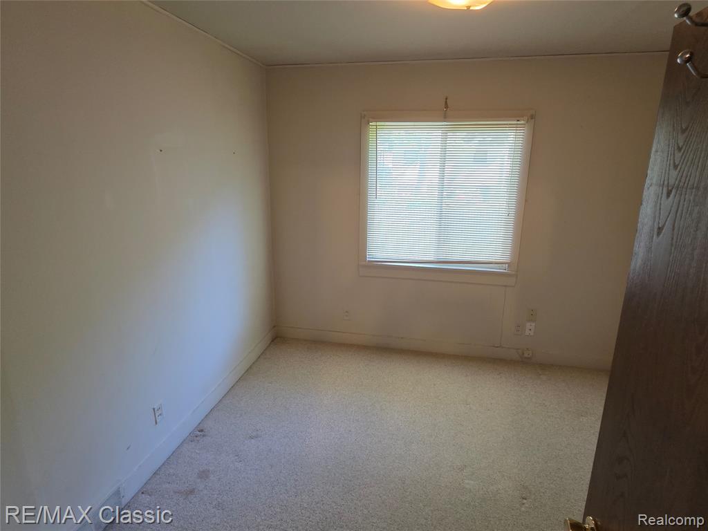 952 Lakeview Street, Waterford, MI 48328 — Photo 20