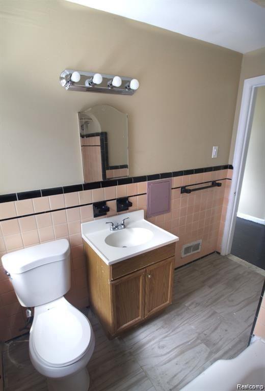 15470 MAPLERIDGE Street, Detroit, MI 48205 — Photo 5
