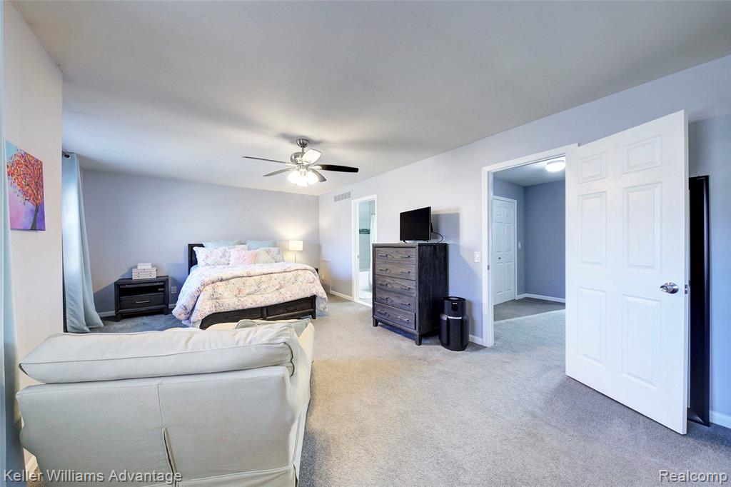 446 Oakgrove Court, Clawson, MI — Photo 24