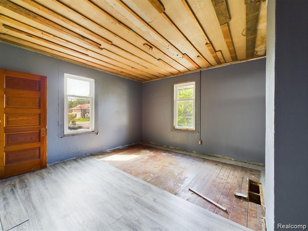 821 M L King Avenue, Flint, MI 48503 — Photo 34