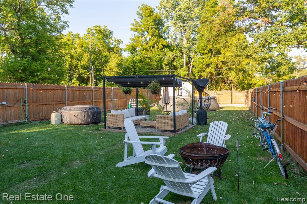 2420 FISCHER Street, Detroit, MI 48214 — Photo 39